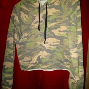 Juniors camo crop top on